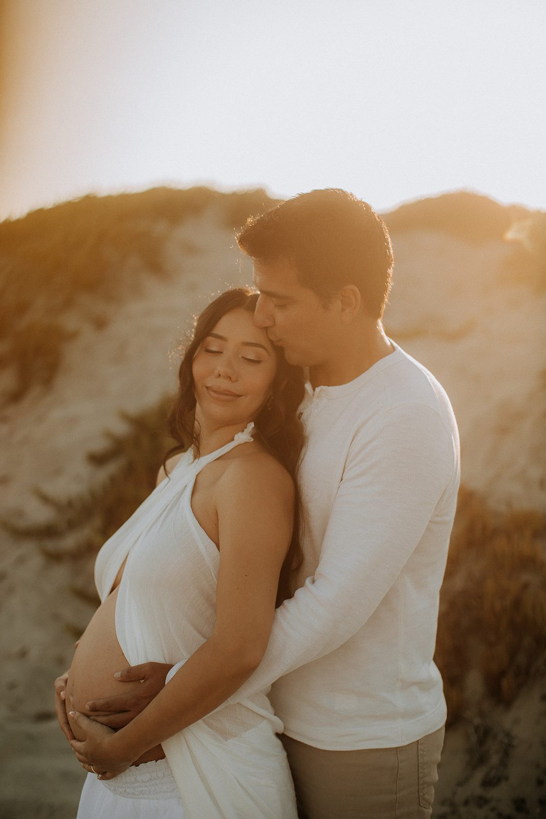 Maternity session on the beach